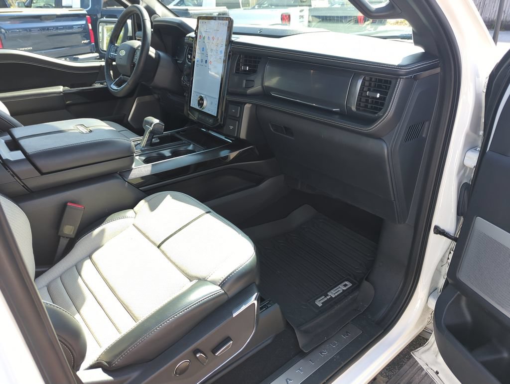 Used 2023 Ford F150 Lightning Platinum AWD/4WD image 34