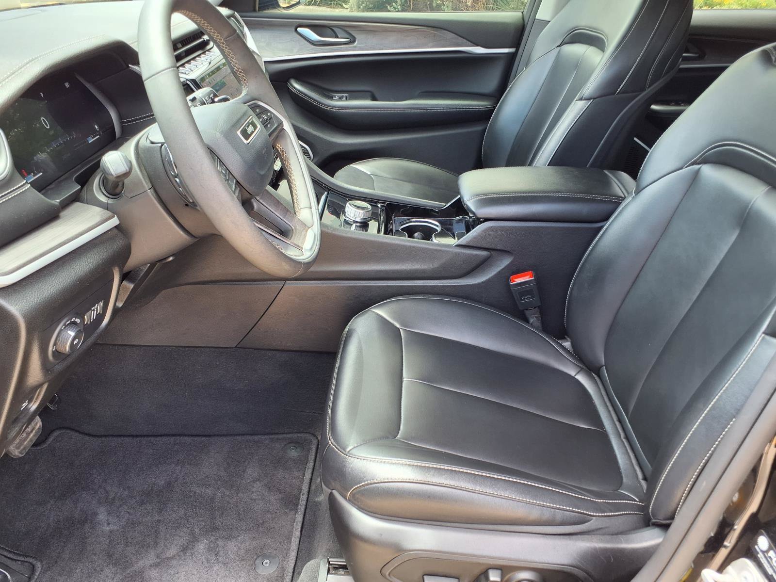 Used 2023 Jeep Grand Cherokee Limited AWD/4WD image 13