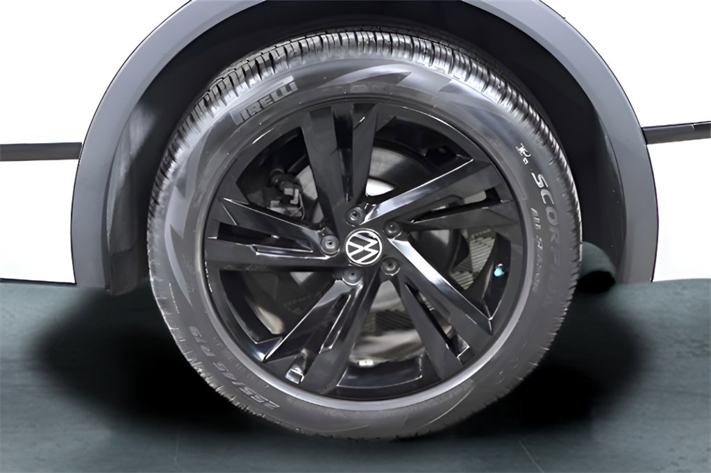 Used 2023 Volkswagen Tiguan SE R-Line image 9