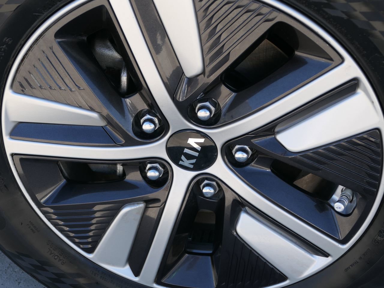 Used 2020 Kia Niro EX image 11