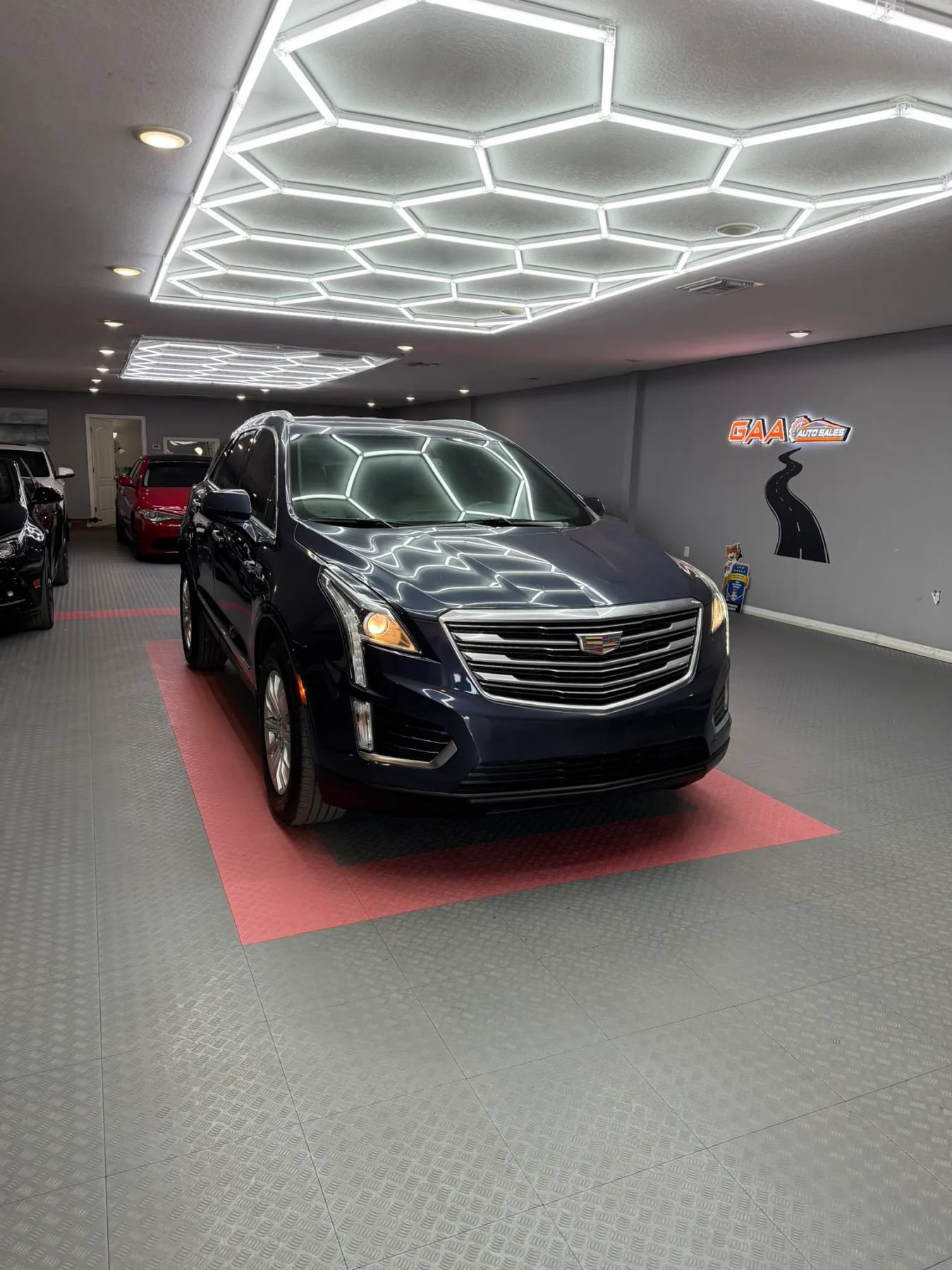 Used 2019 Cadillac XT5 FWD image 1