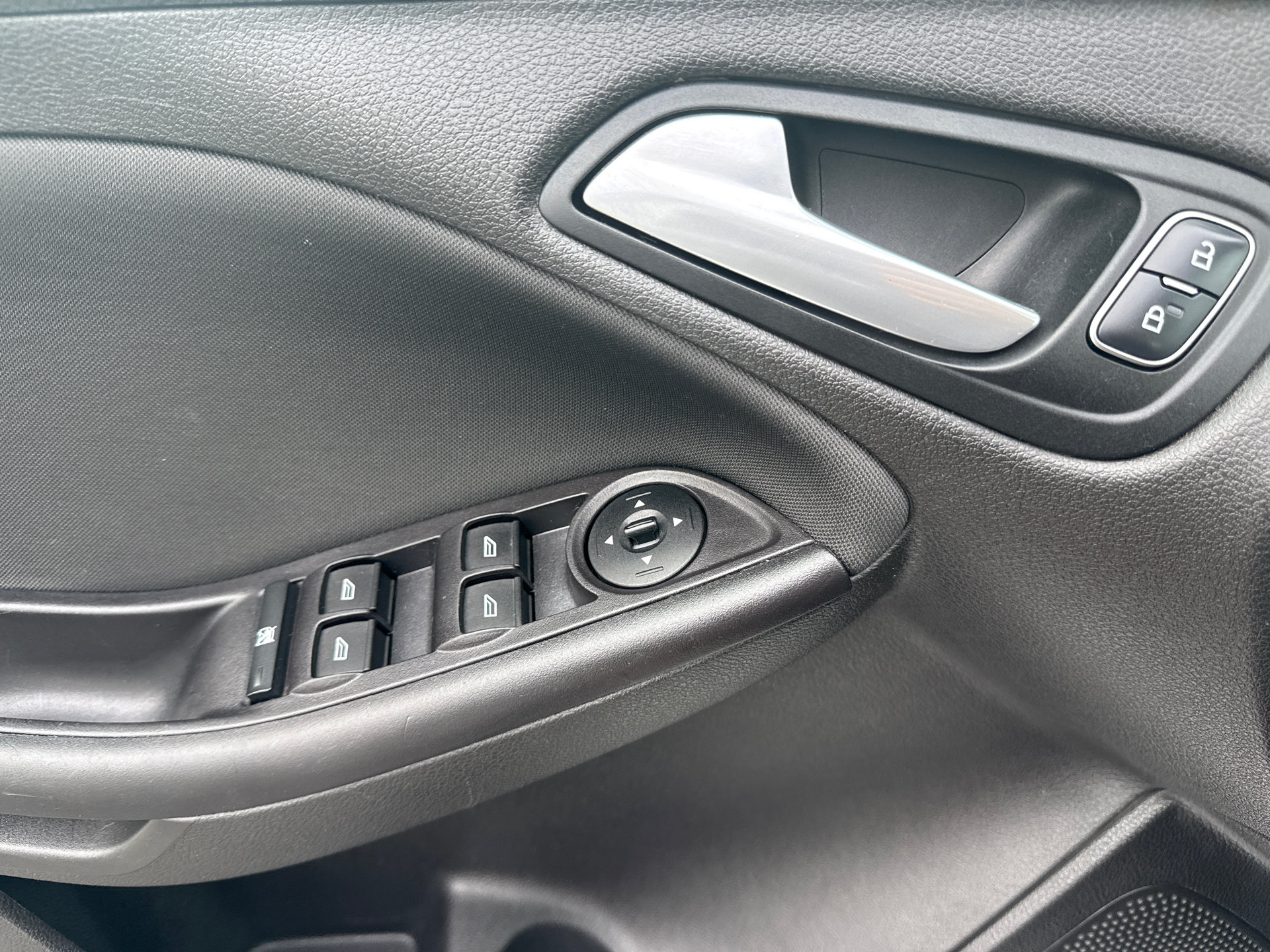 Used 2016 Ford Focus SE w/ SE Sport Package FWD image 22