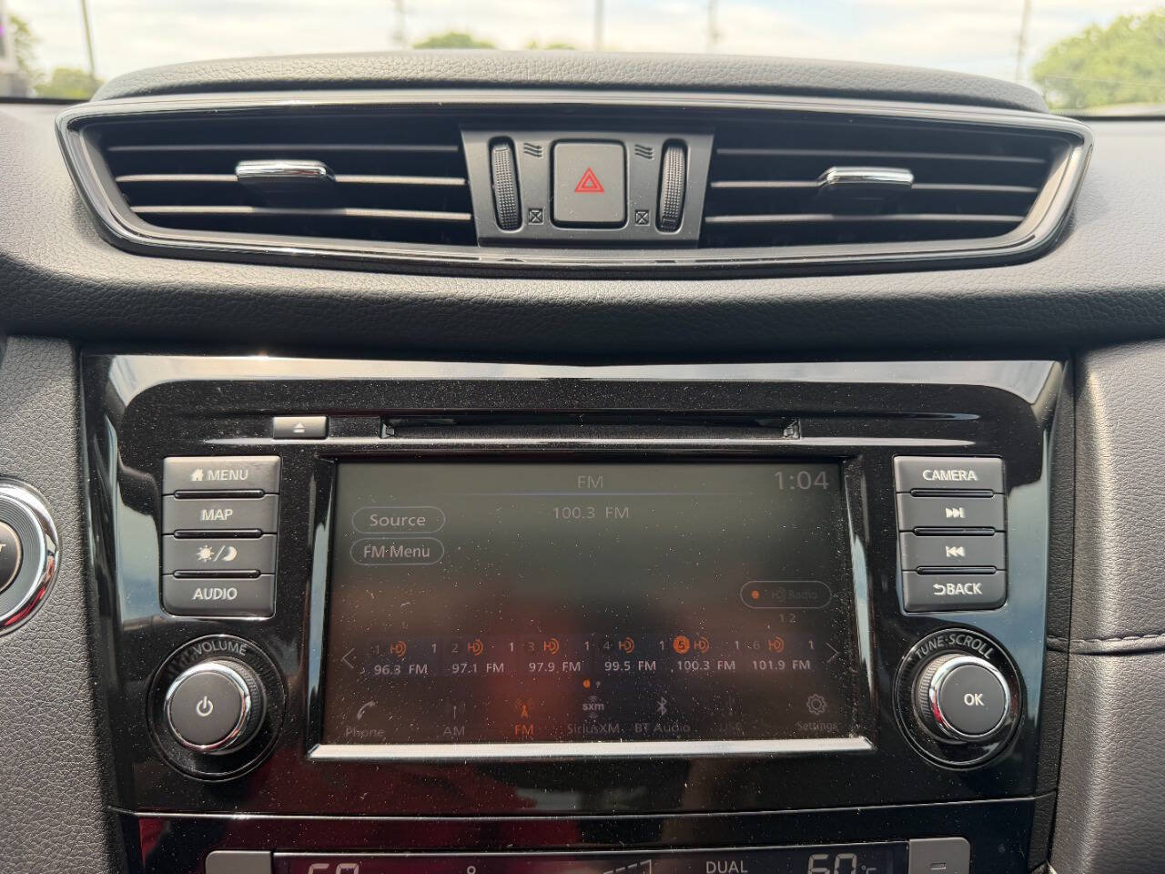Used 2018 Nissan Rogue SV w/ Sun & Sound Touring Package AWD/4WD image 23