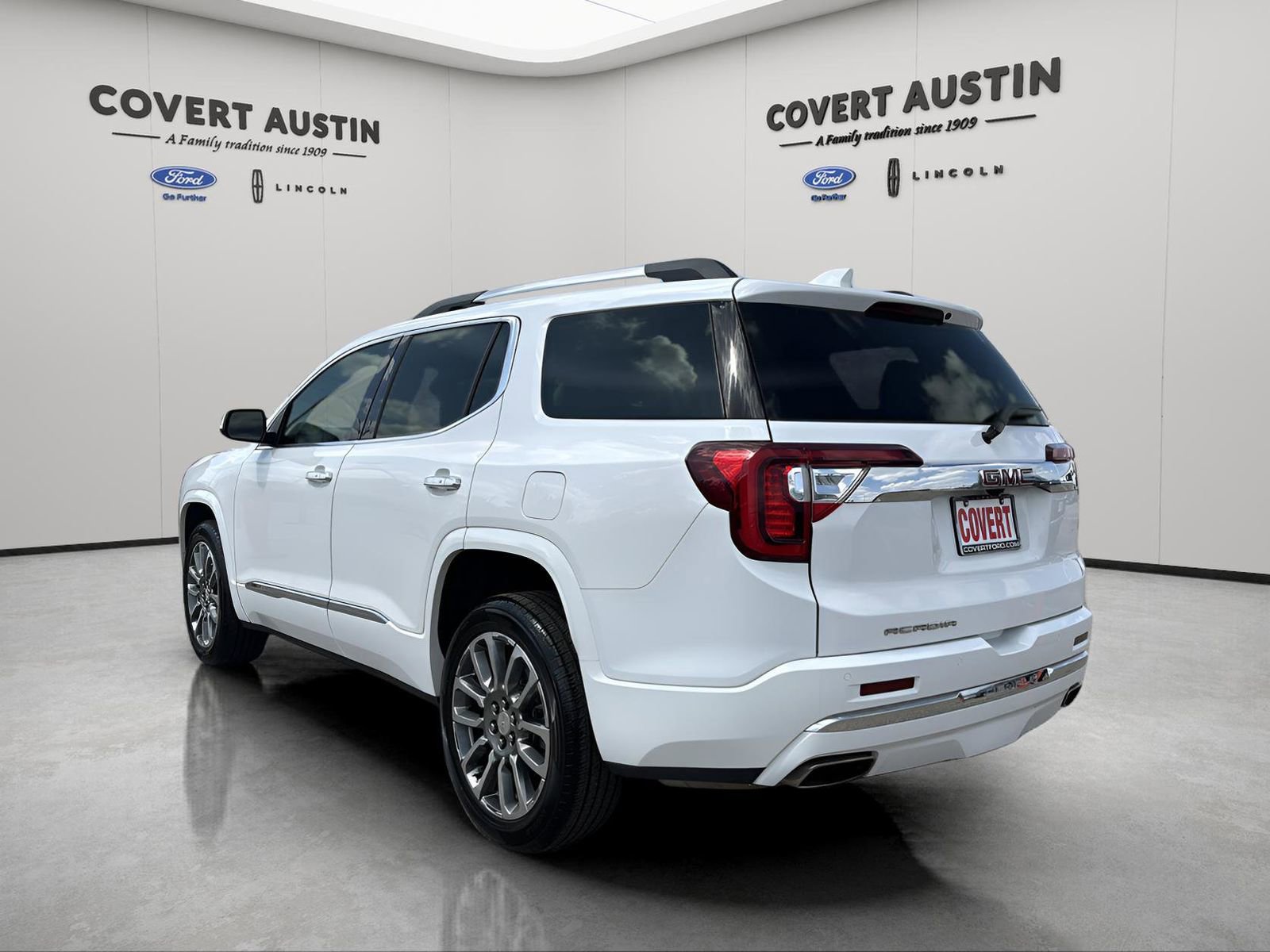 Used 2023 GMC Acadia Denali image 3