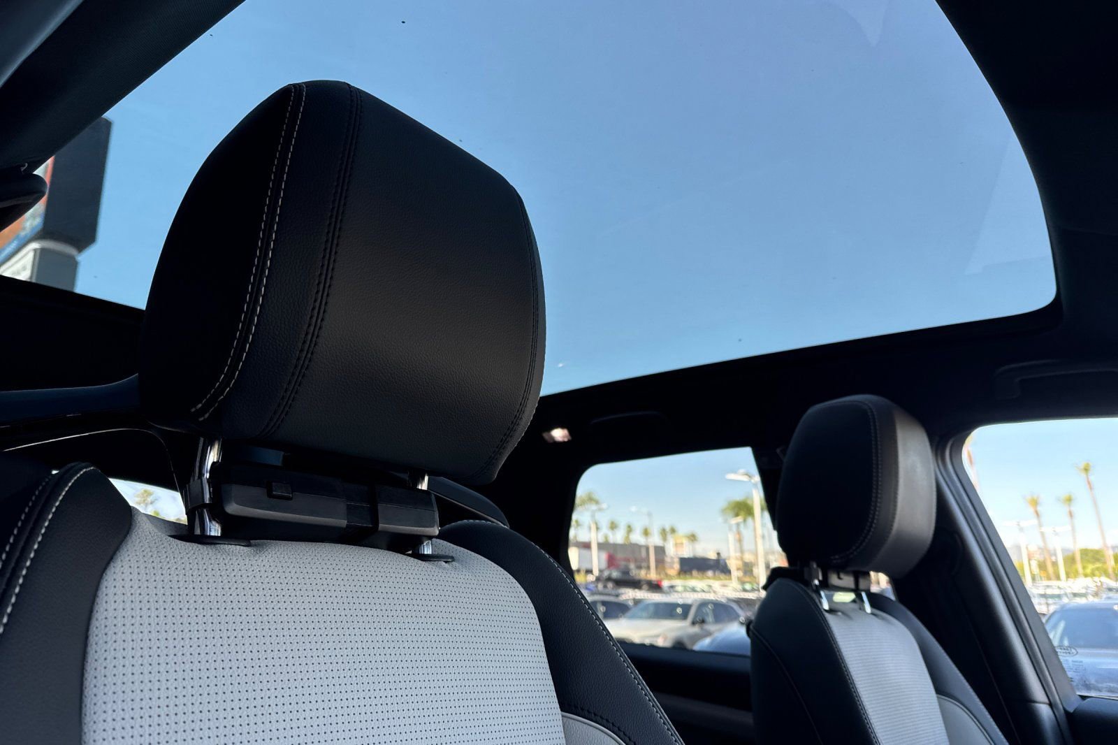 Used 2025 Land Rover Discovery Sport Dynamic SE image 18