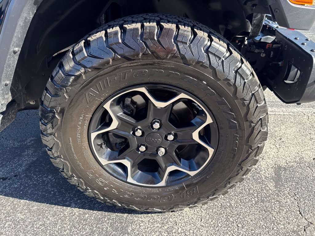Used 2019 Jeep Wrangler Unlimited Sahara w/ Uconnect 4C Nav & Sound Group AWD/4WD image 37