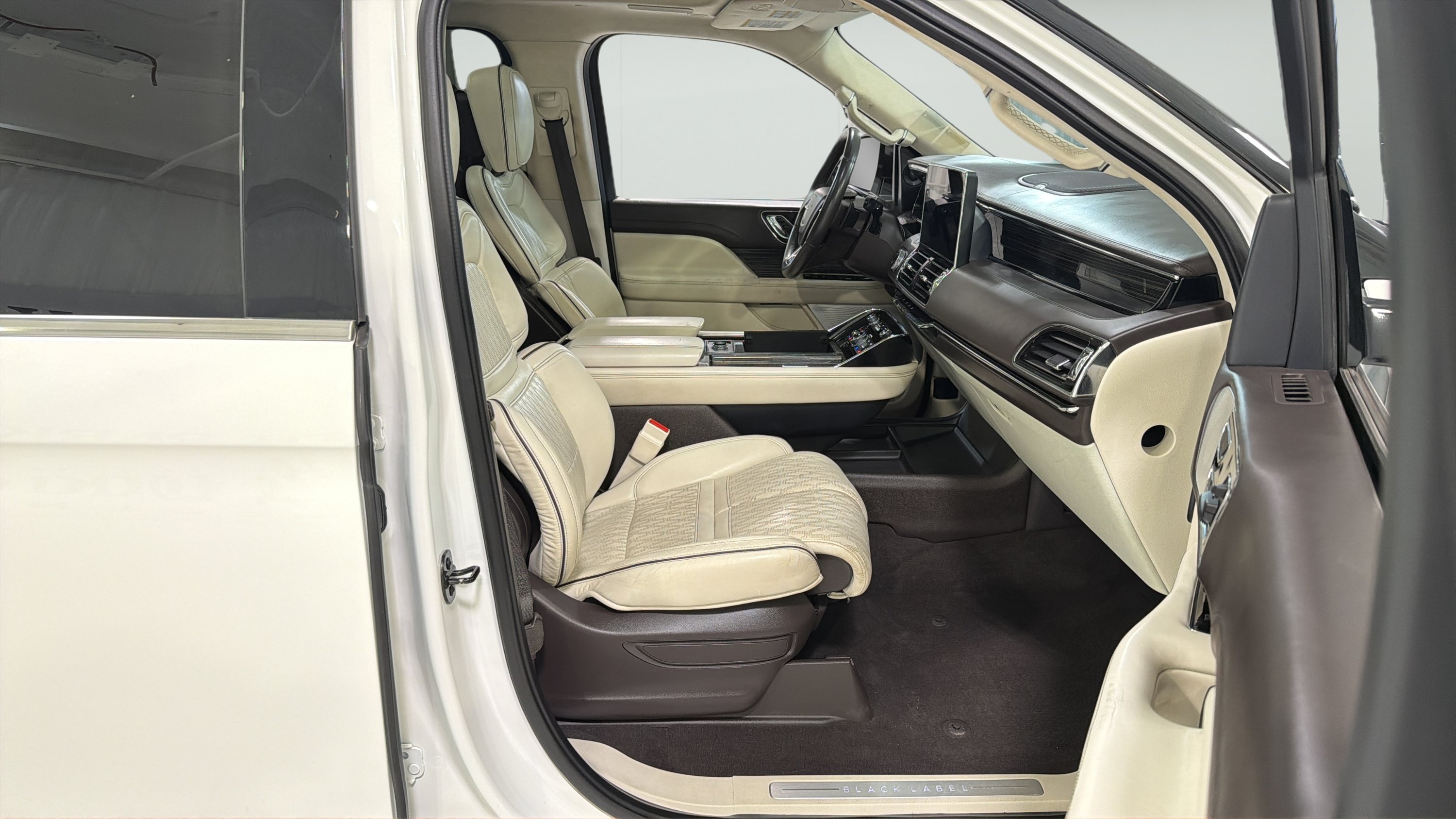Used 2023 Lincoln Navigator L Black Label AWD/4WD image 27