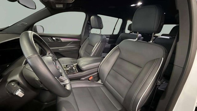 Used 2025 Buick Enclave Preferred image 16