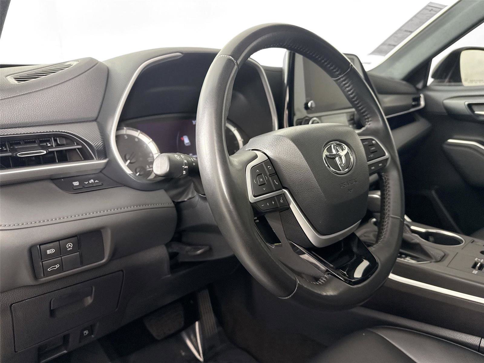 Certified 2023 Toyota Highlander XSE image 4