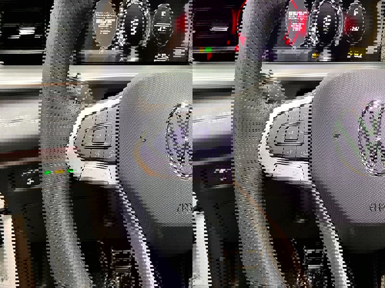 New 2026 Volkswagen Tiguan SE R-Line image 17