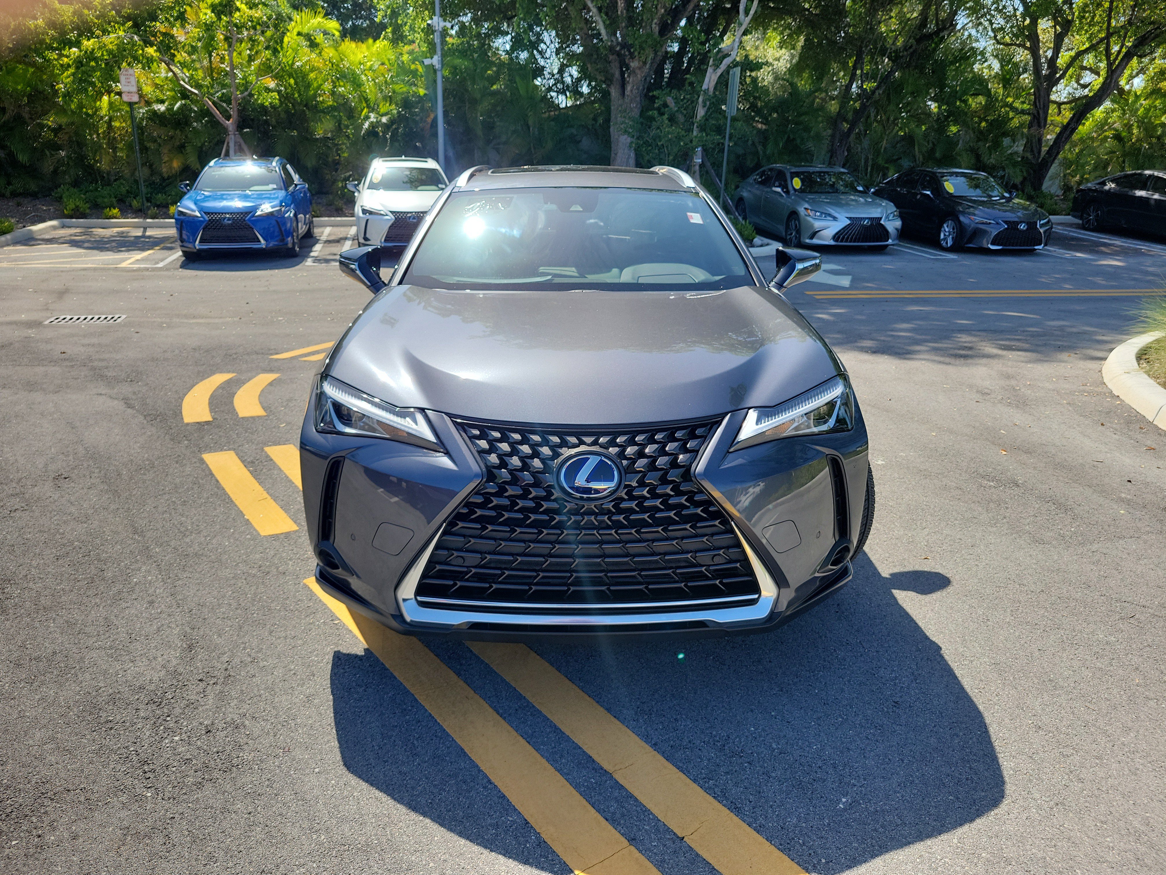 Used 2022 Lexus UX 250h w/ Accessory Package (Z2) AWD/4WD image 2