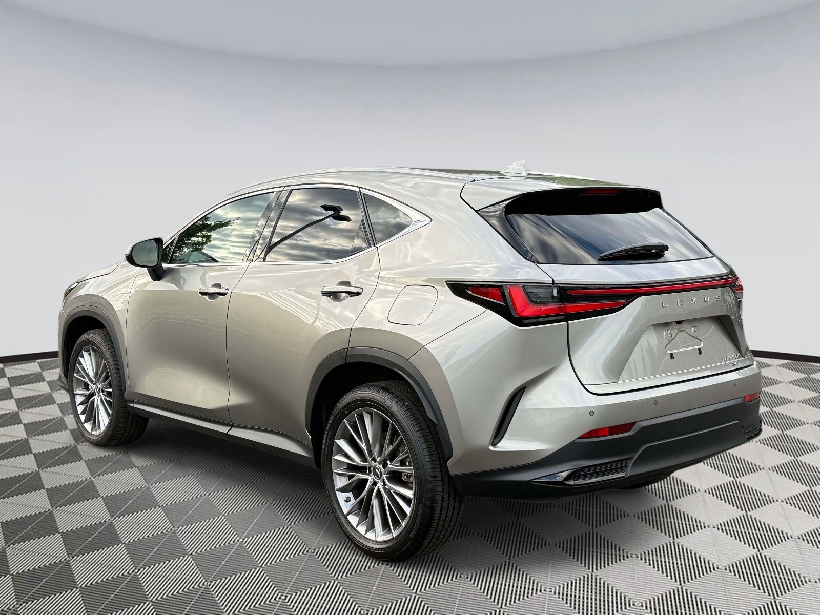 Used 2023 Lexus NX 350h AWD image 4