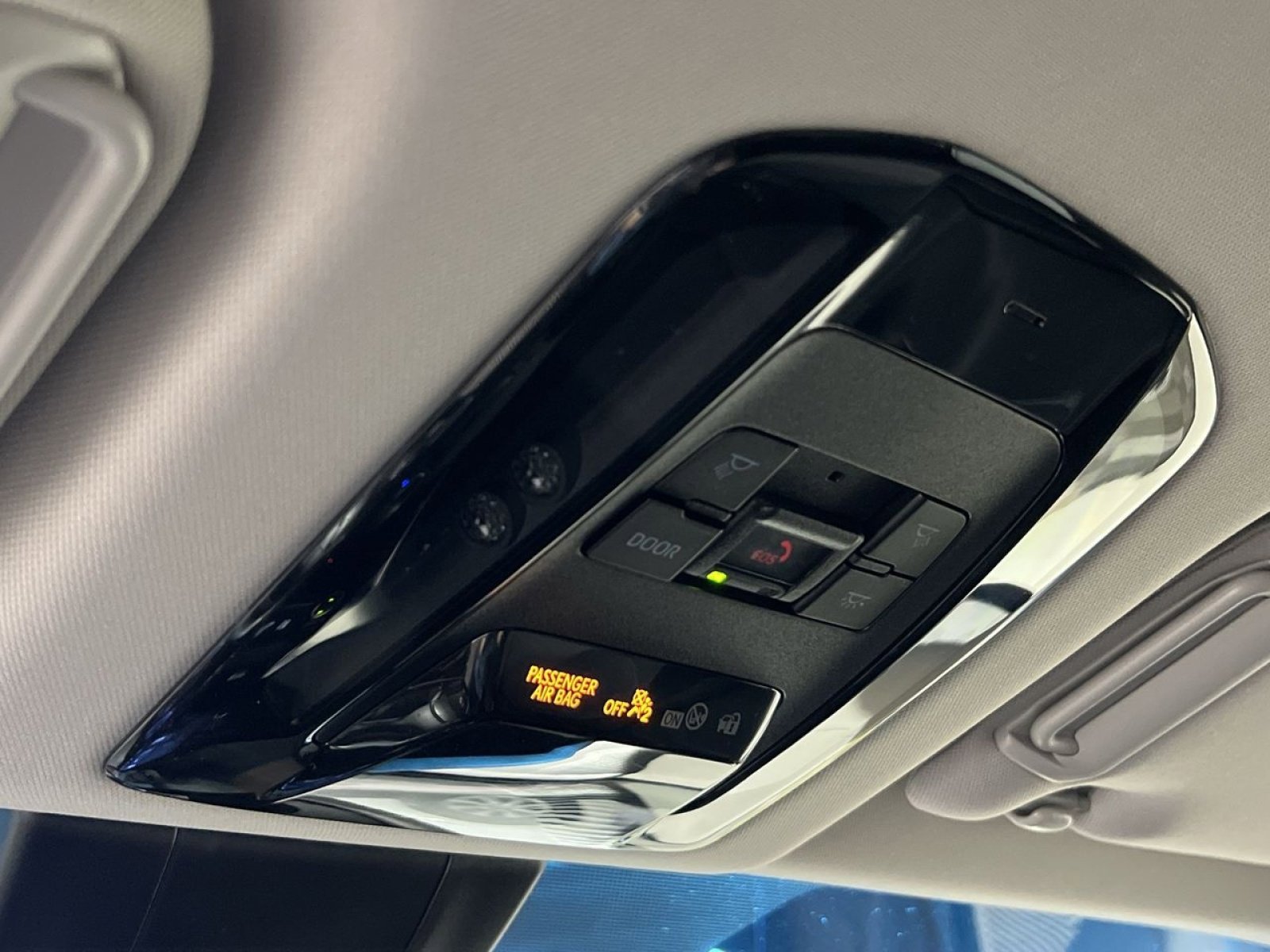 Used 2021 Toyota Venza LE w/ Carpet Mat Package (TMS) image 34