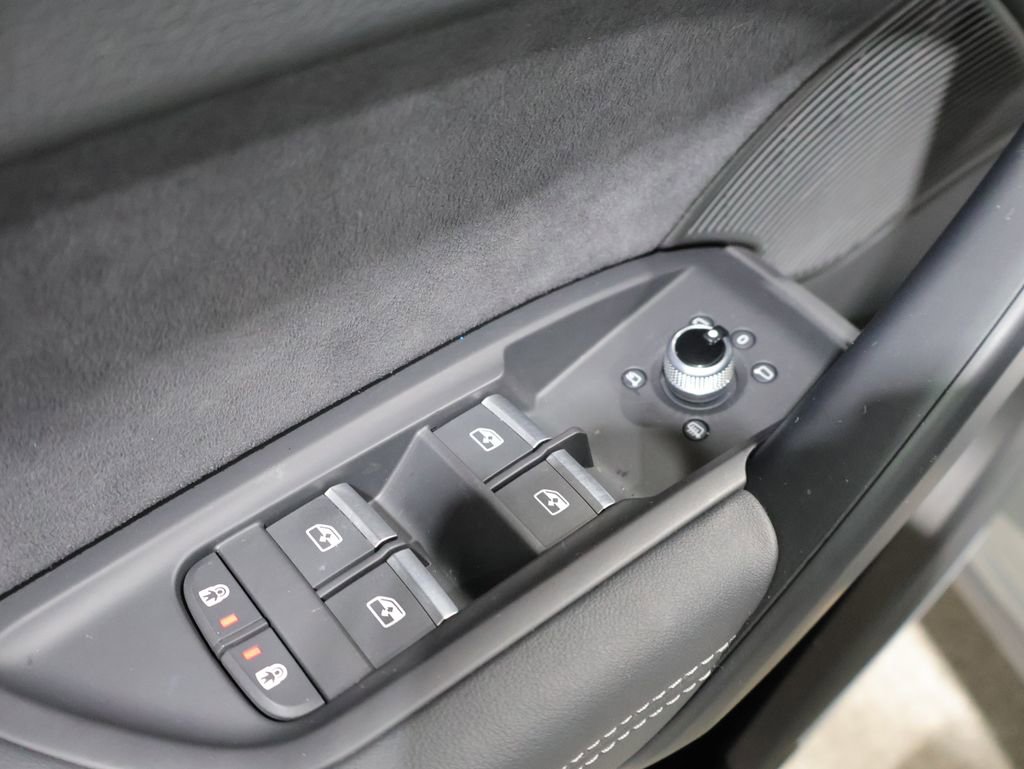 Used 2025 Audi SQ5 Premium Plus AWD/4WD image 14
