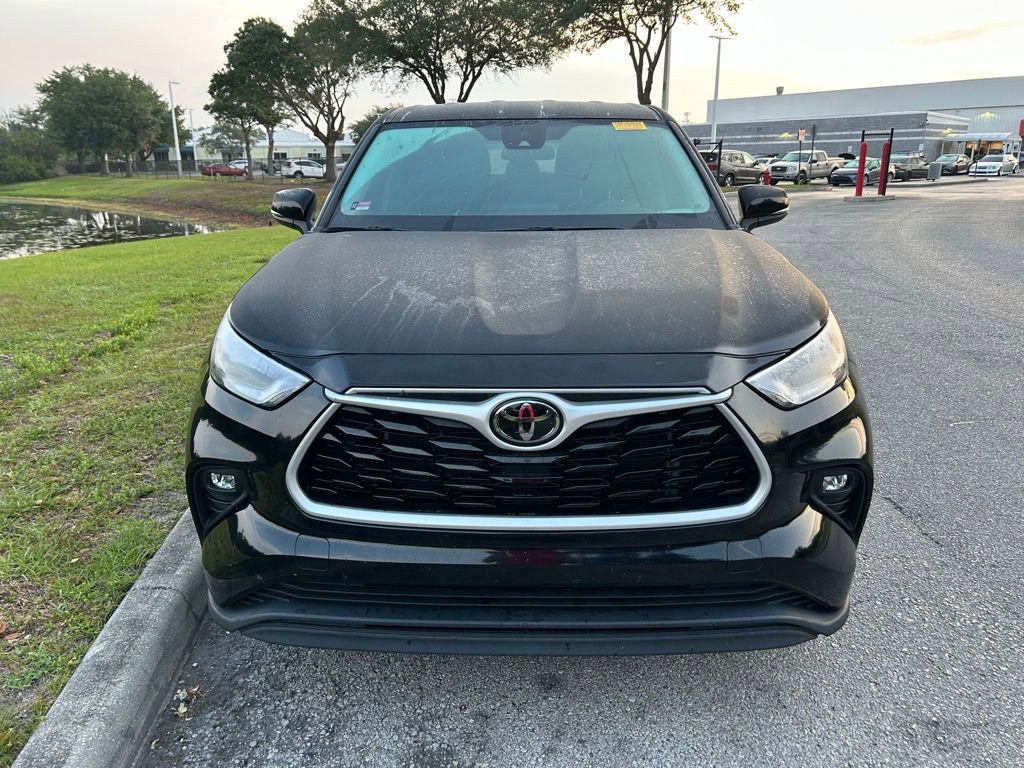 Used 2023 Toyota Highlander LE FWD image 9