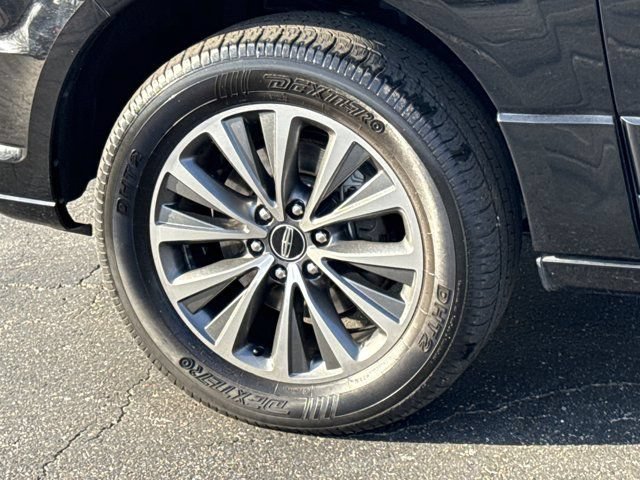 Used 2017 Lincoln Navigator Select RWD image 5