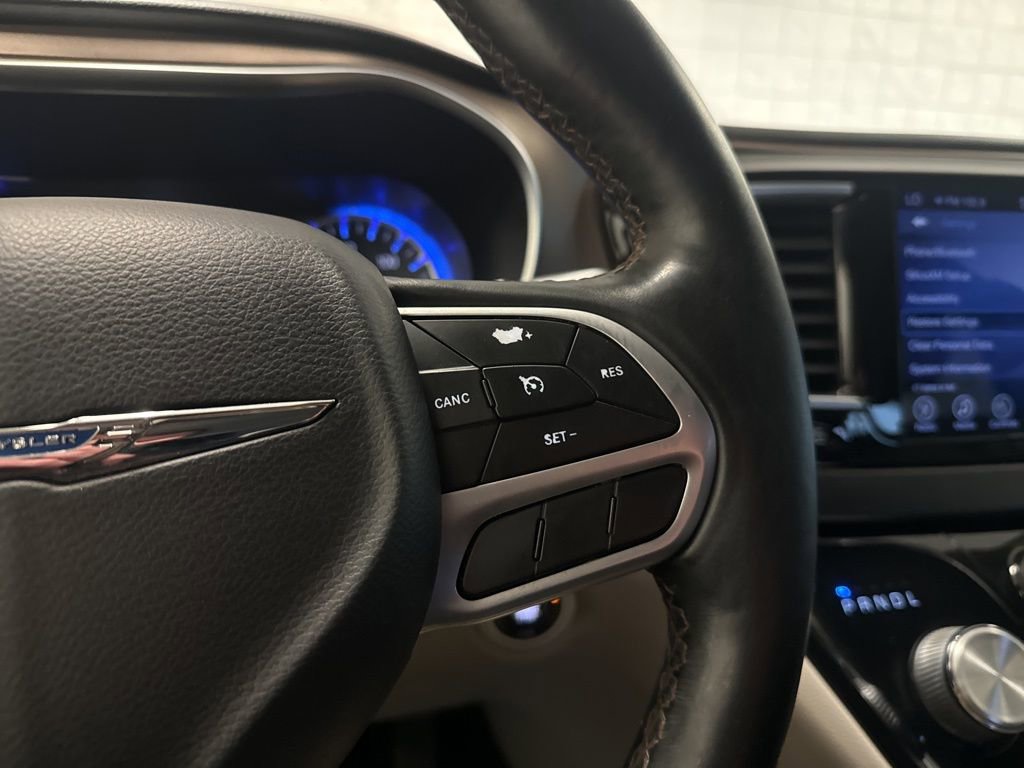 Used 2017 Chrysler Pacifica Touring-L Plus FWD image 33