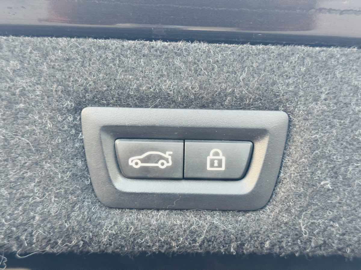 Used 2018 BMW 530i w/ Premium Package image 9