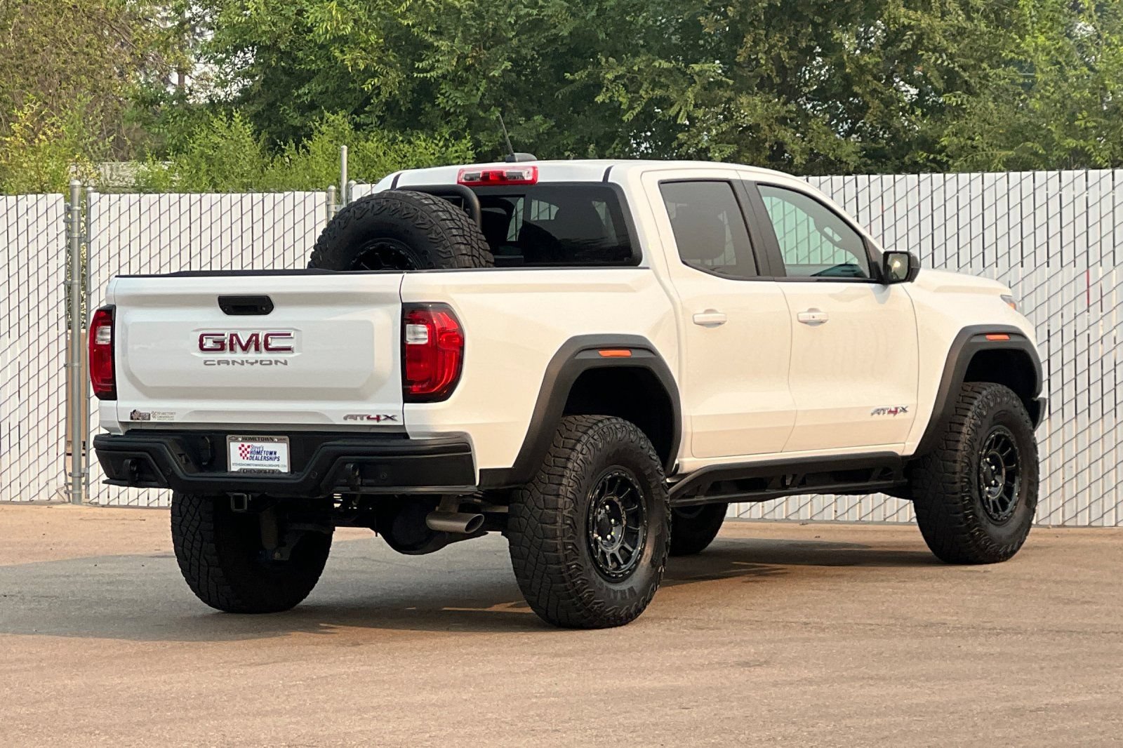 Used 2024 GMC Canyon AT4X w/ AT4X AEV Edition AWD/4WD image 4
