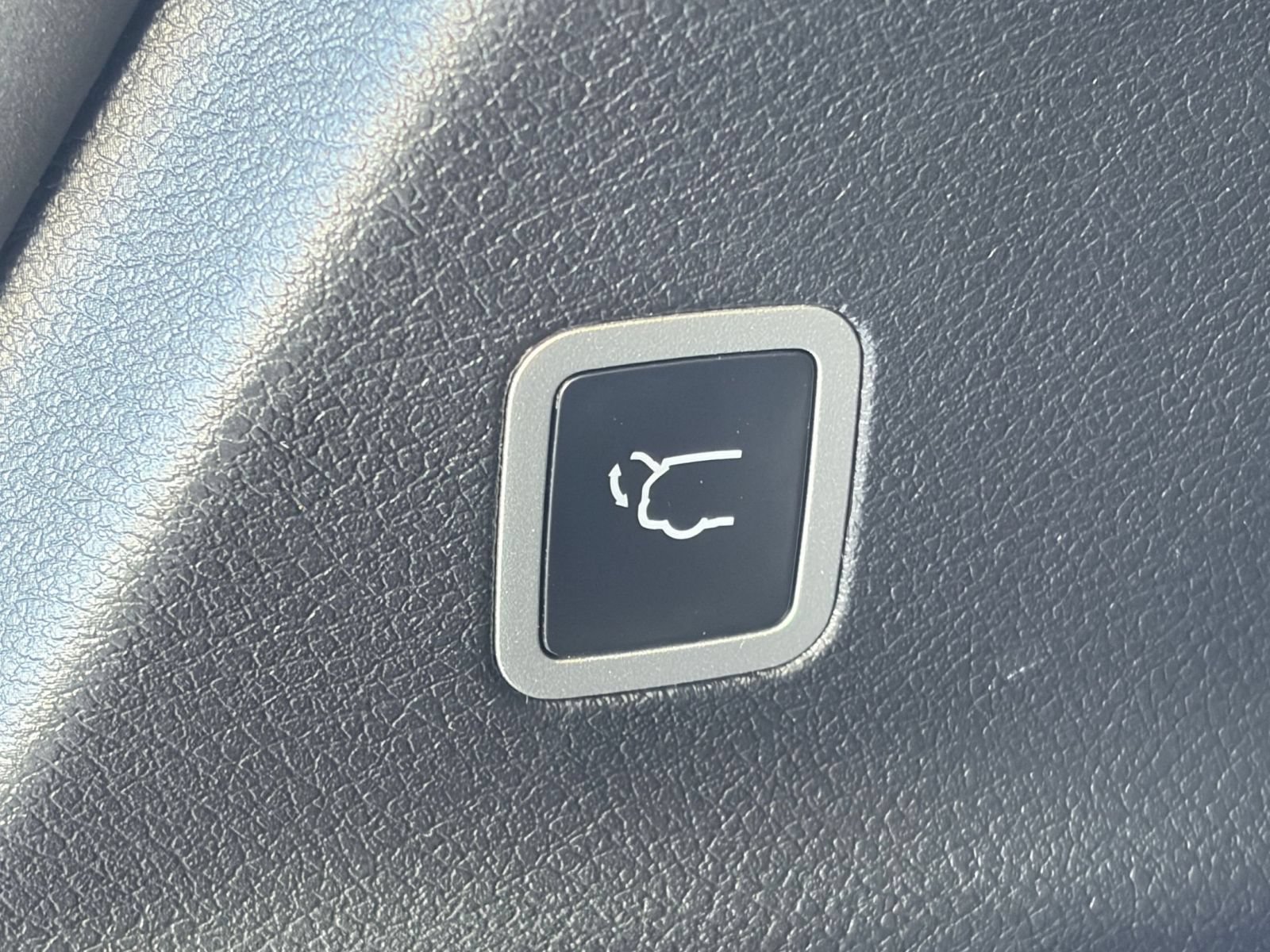 Used 2025 Chrysler Pacifica Limited FWD image 25