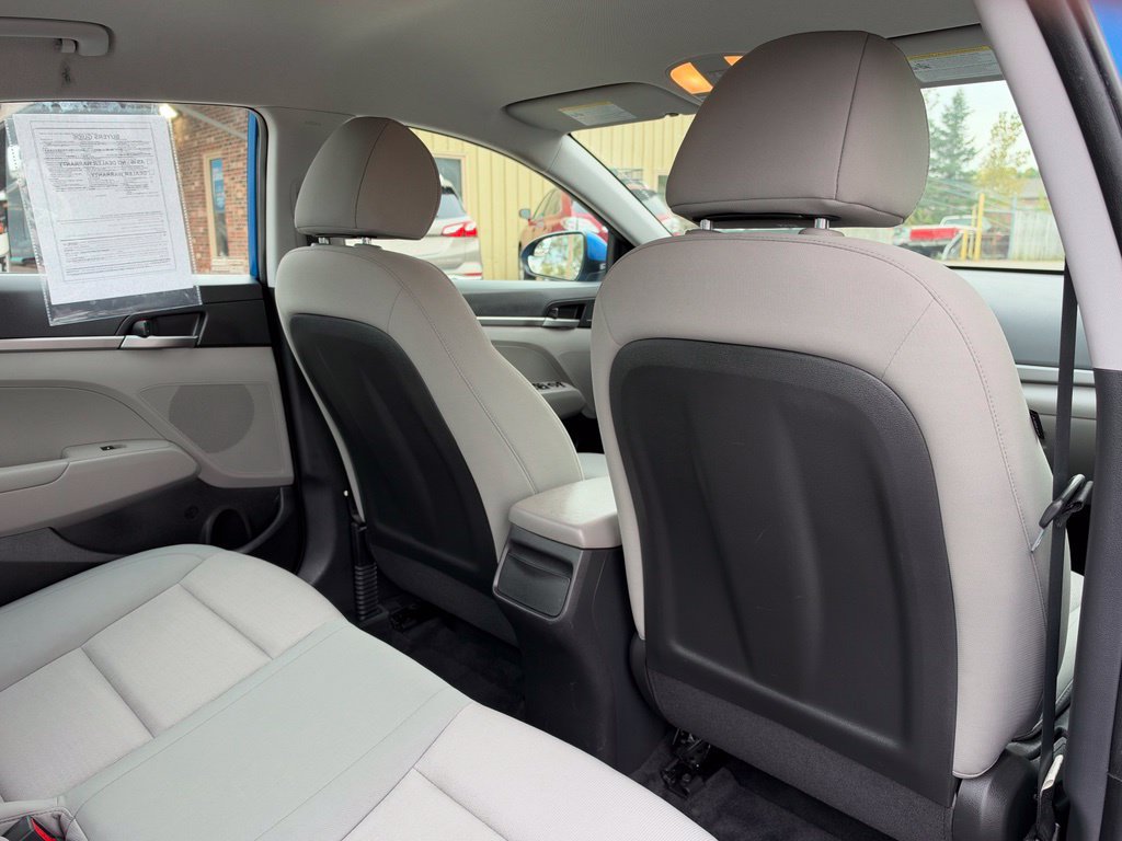 Used 2017 Hyundai Elantra SE FWD image 17
