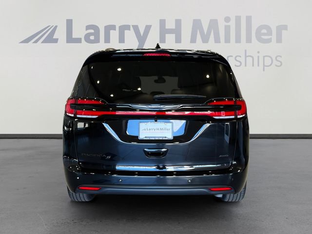 New 2026 Chrysler Pacifica Select image 4