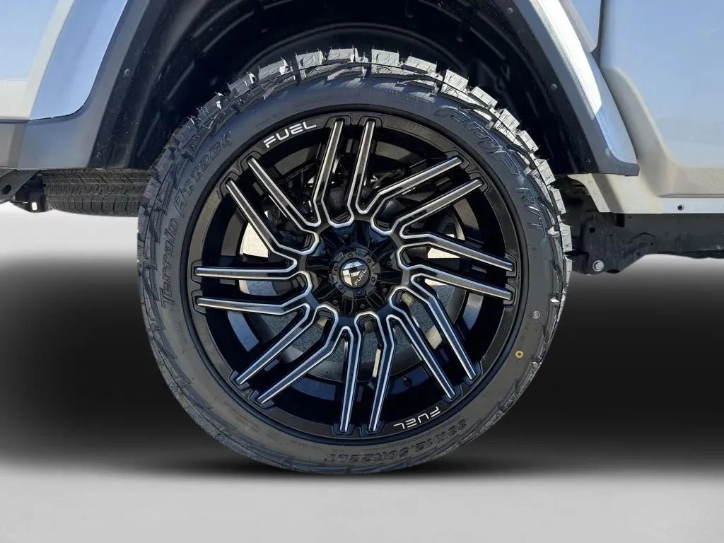 Used 2023 Jeep Gladiator Overland image 28