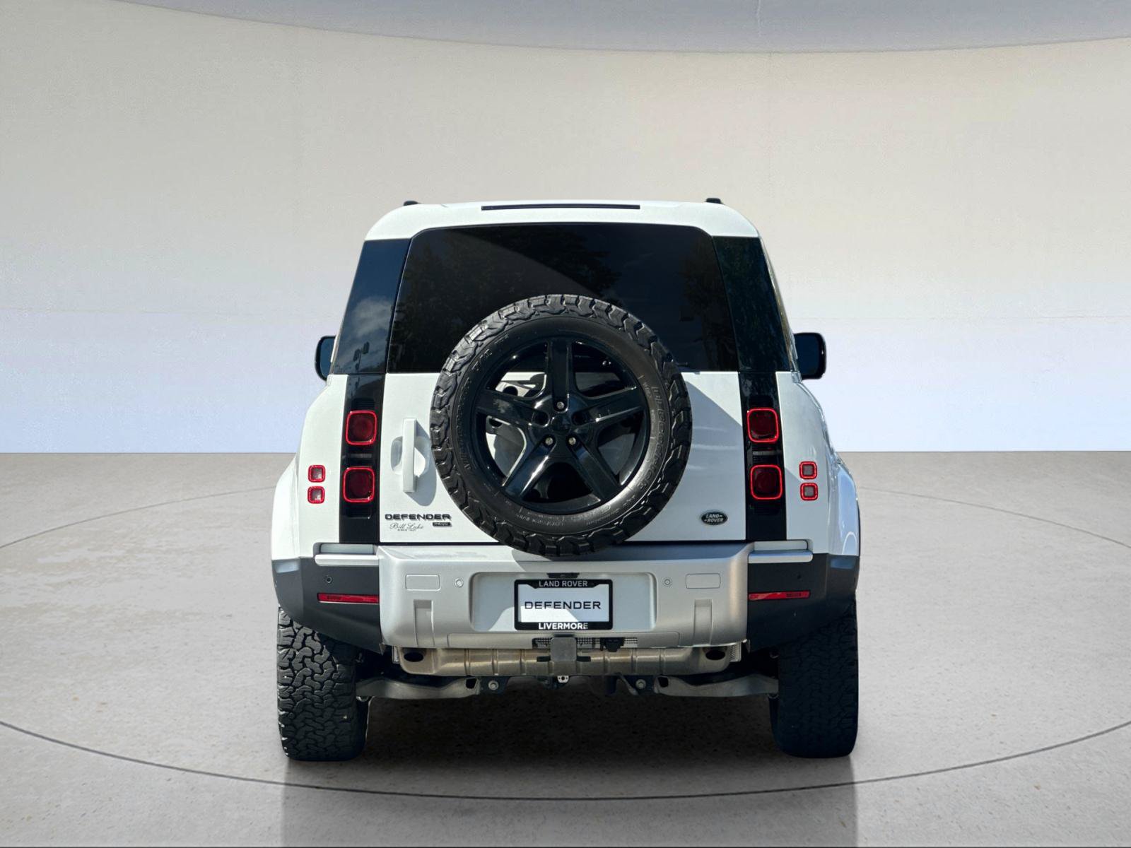 Used 2023 Land Rover Defender 110 SE AWD/4WD image 5