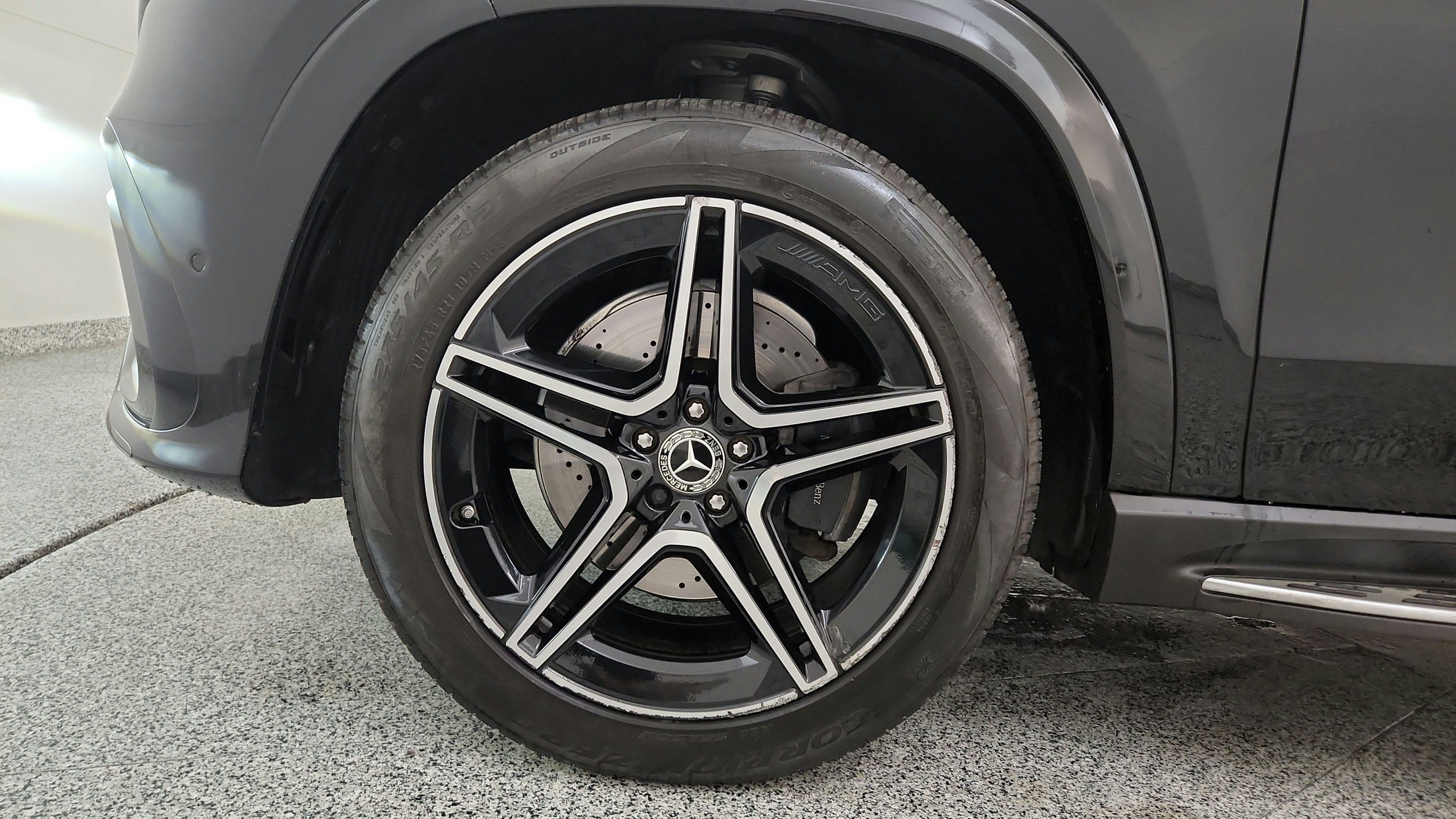Used 2024 Mercedes-Benz GLS 450 4MATIC w/ AMG Line Exterior image 38
