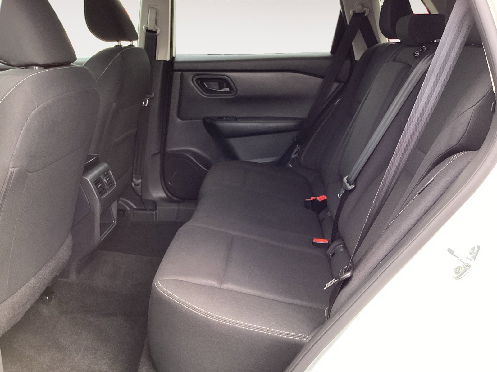 Used 2024 Nissan Rogue S FWD image 26