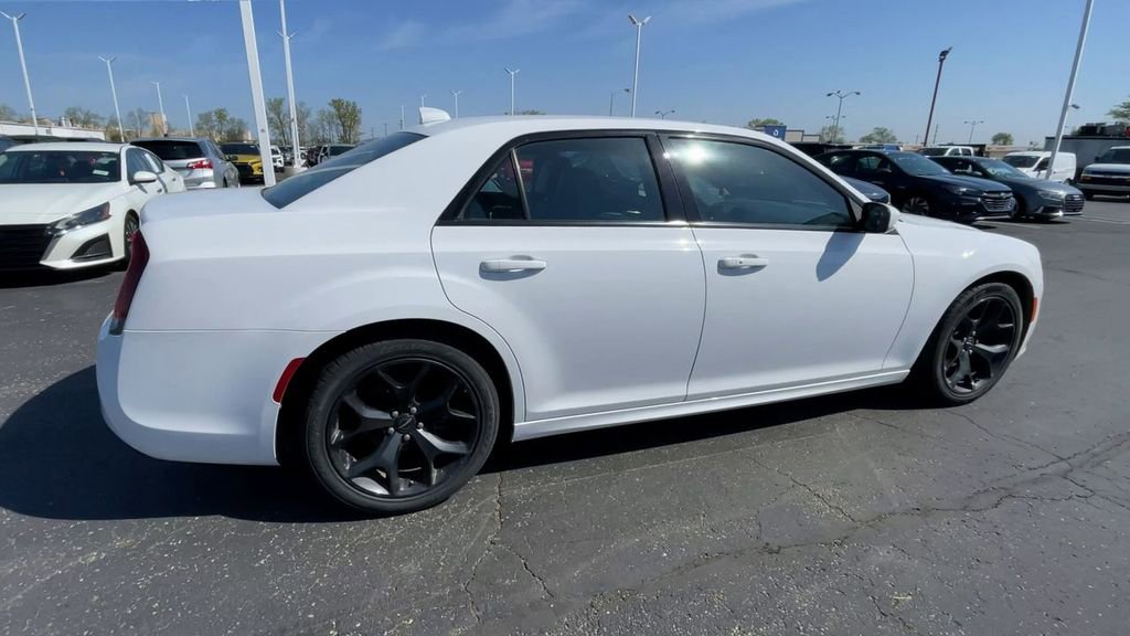 Used 2022 Chrysler 300 Touring L w/ Comfort Group RWD image 2