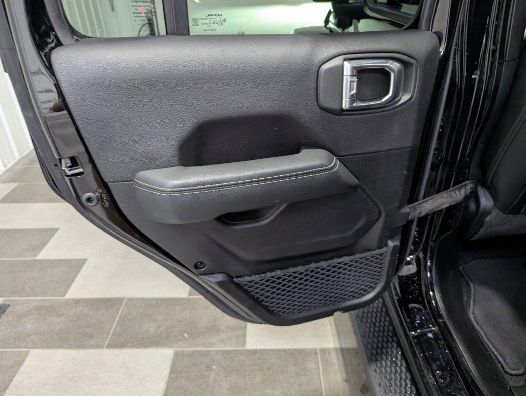 Used 2023 Jeep Wrangler Unlimited Sahara w/ Cold Weather Group AWD/4WD image 9