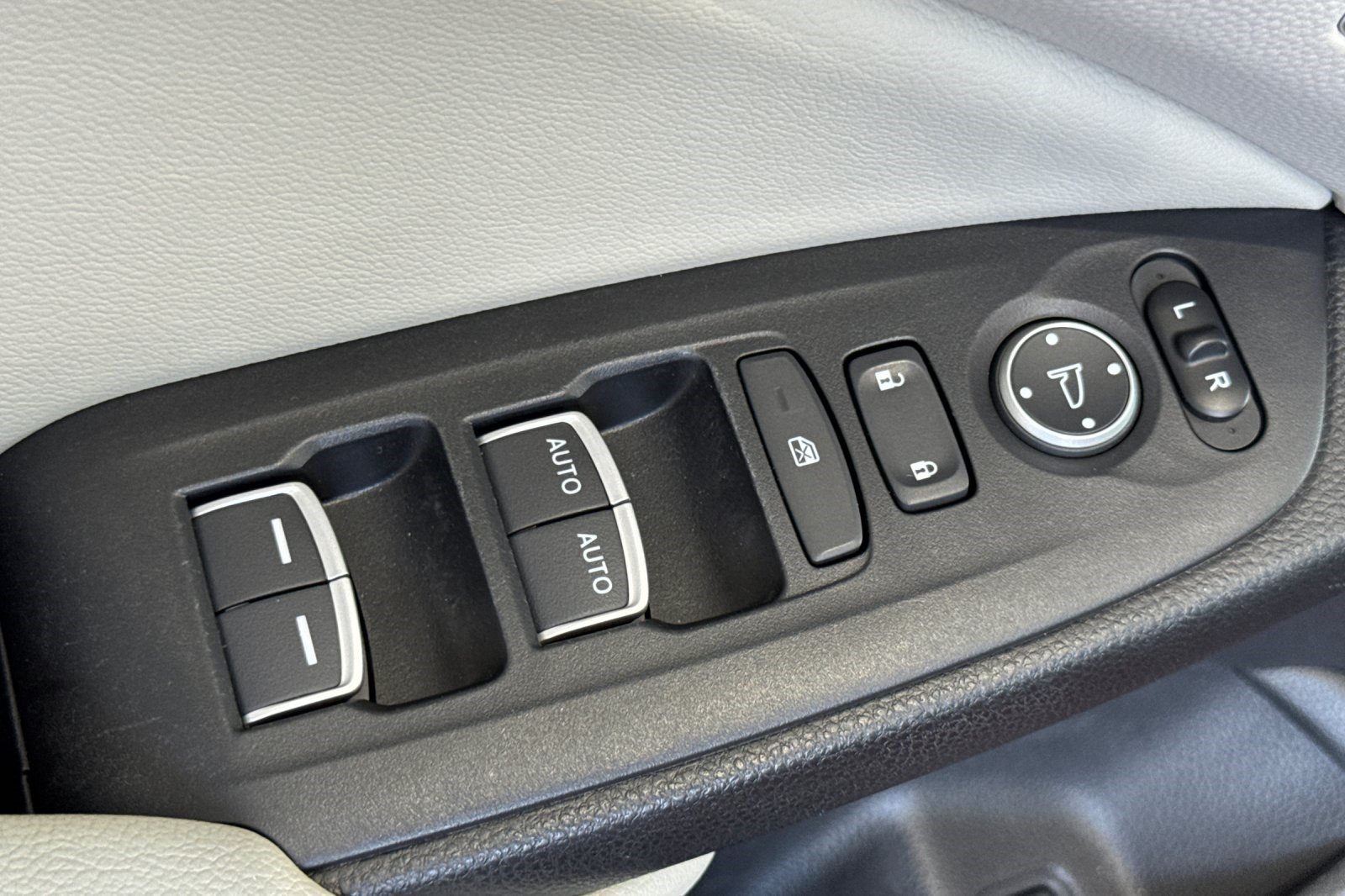 Used 2018 Honda Accord EX-L image 13