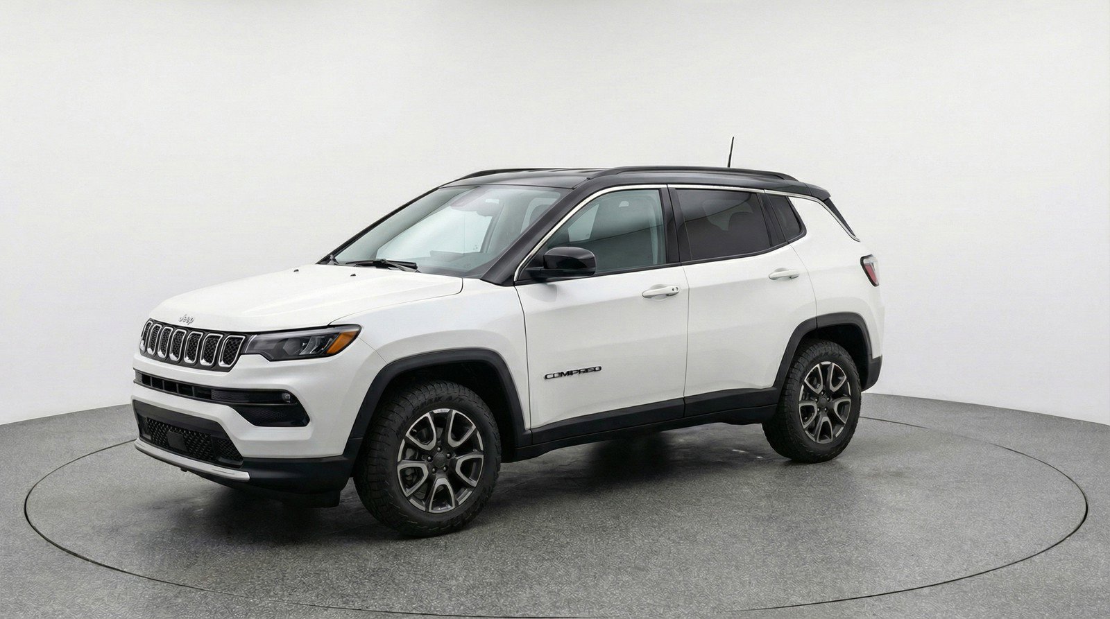 Used 2025 Jeep Compass Trailhawk image 3