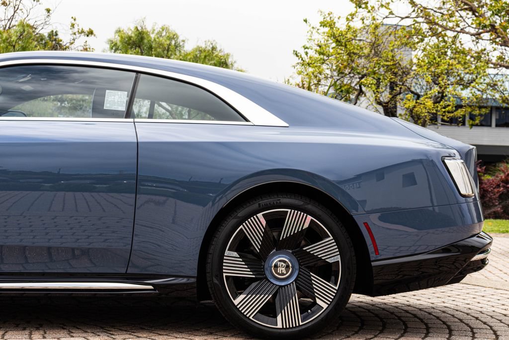 Used 2025 Rolls-Royce Spectre w/ Leather Finishing Pack AWD/4WD image 27