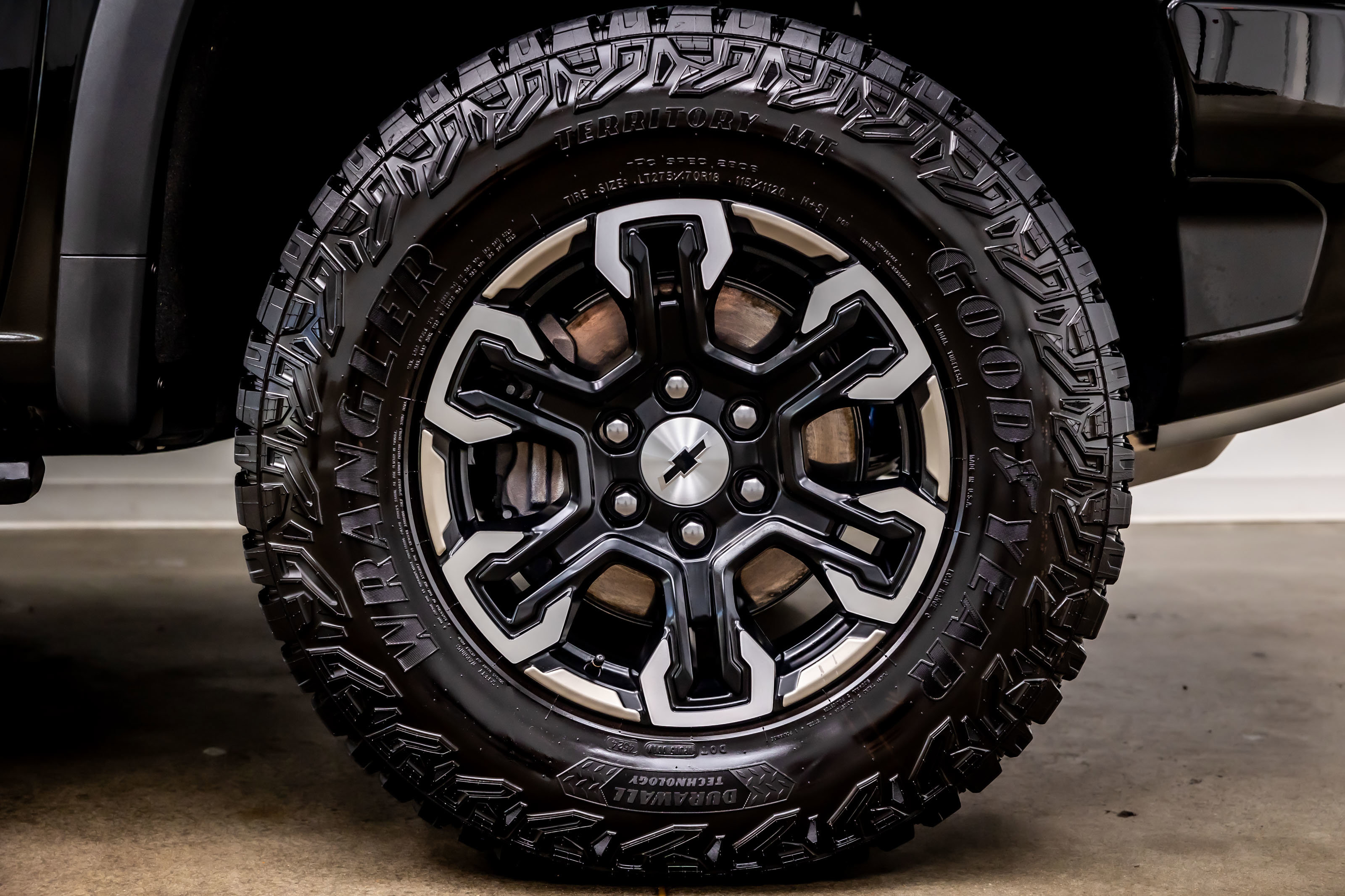 Used 2025 Chevrolet Silverado 1500 ZR2 w/ Technology Package image 40