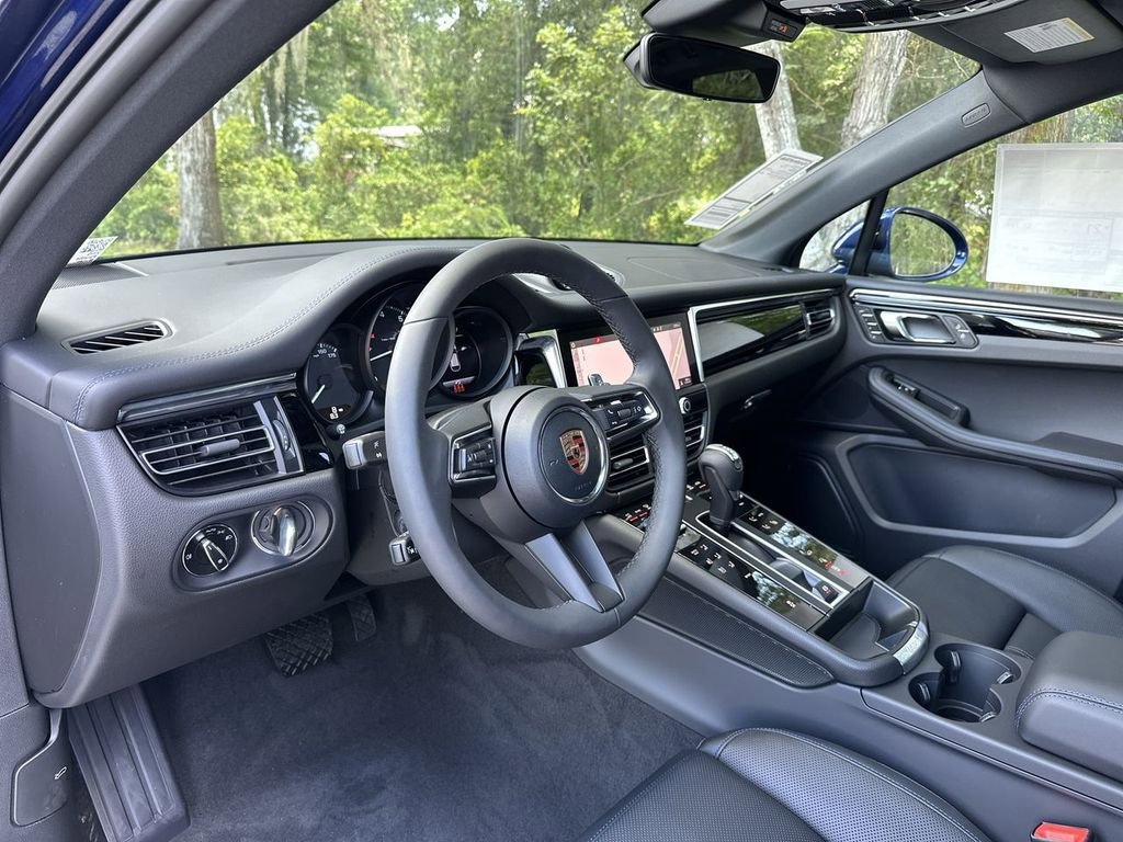 Certified 2025 Porsche Macan image 4