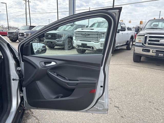 Used 2017 Ford Focus SE w/ SE Winter Package image 27