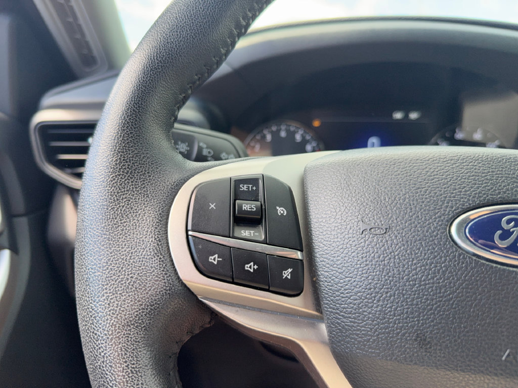 Used 2023 Ford Explorer XLT AWD/4WD image 15