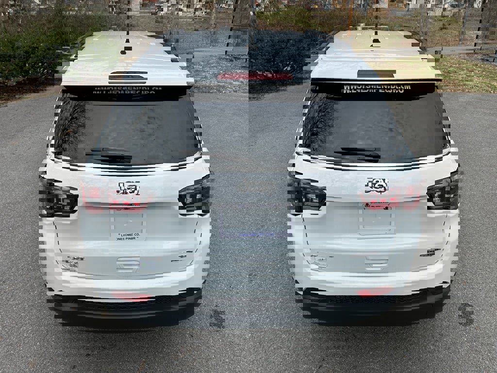 Used 2024 Jeep Compass Latitude image 4