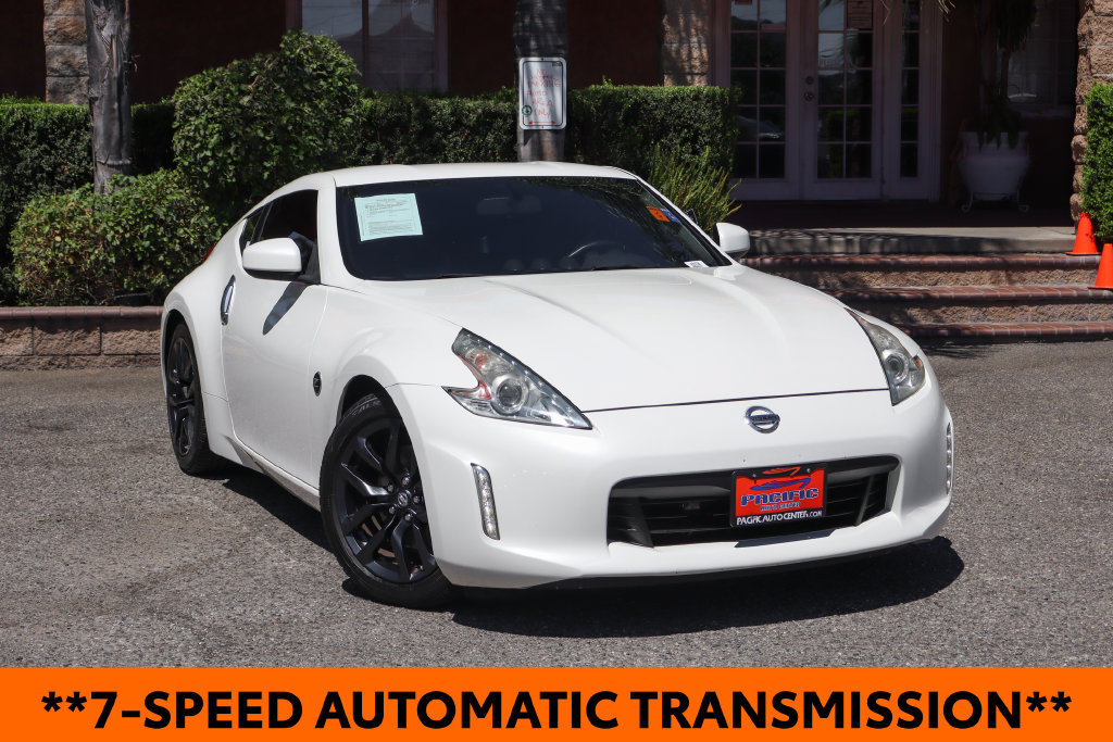 Used 2017 Nissan 370Z Coupe RWD image 2