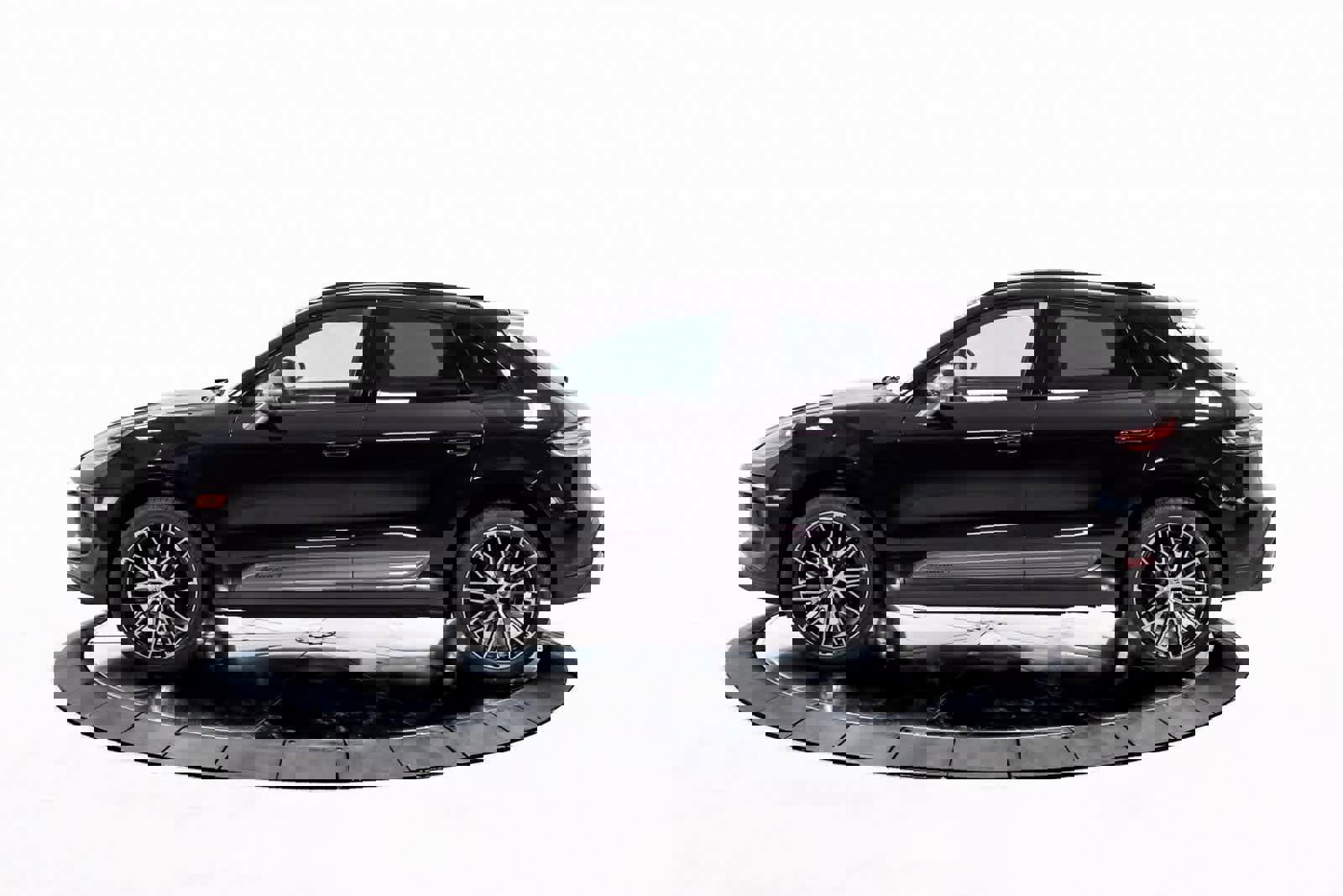 Certified 2025 Porsche Macan Turbo image 2