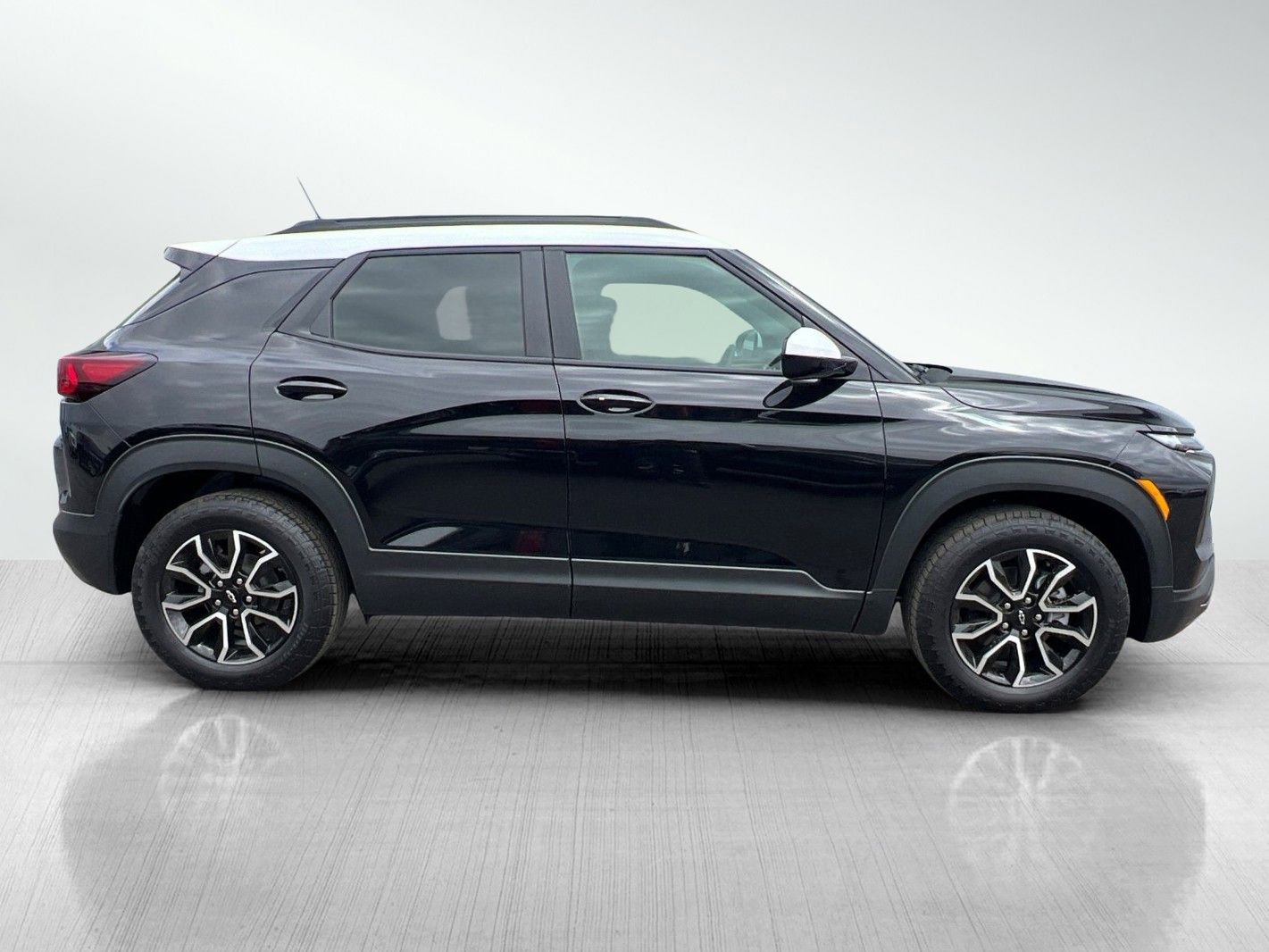 New 2025 Chevrolet TrailBlazer ACTIV w/ Convenience Package FWD image 3