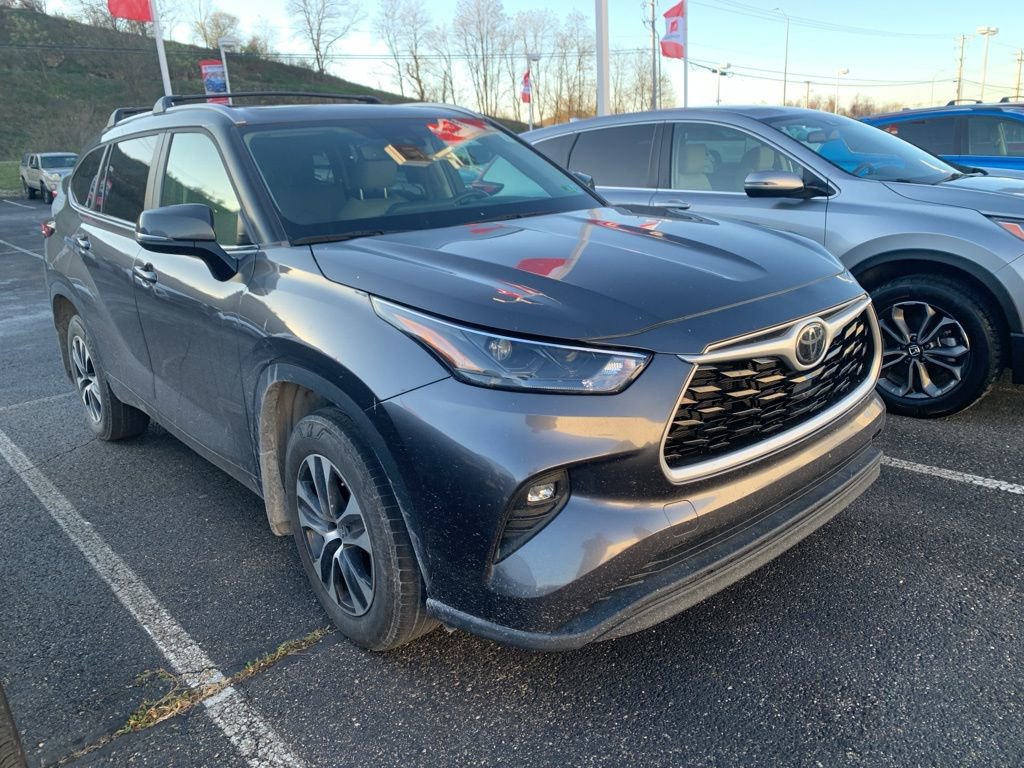 Used 2024 Toyota Highlander XLE