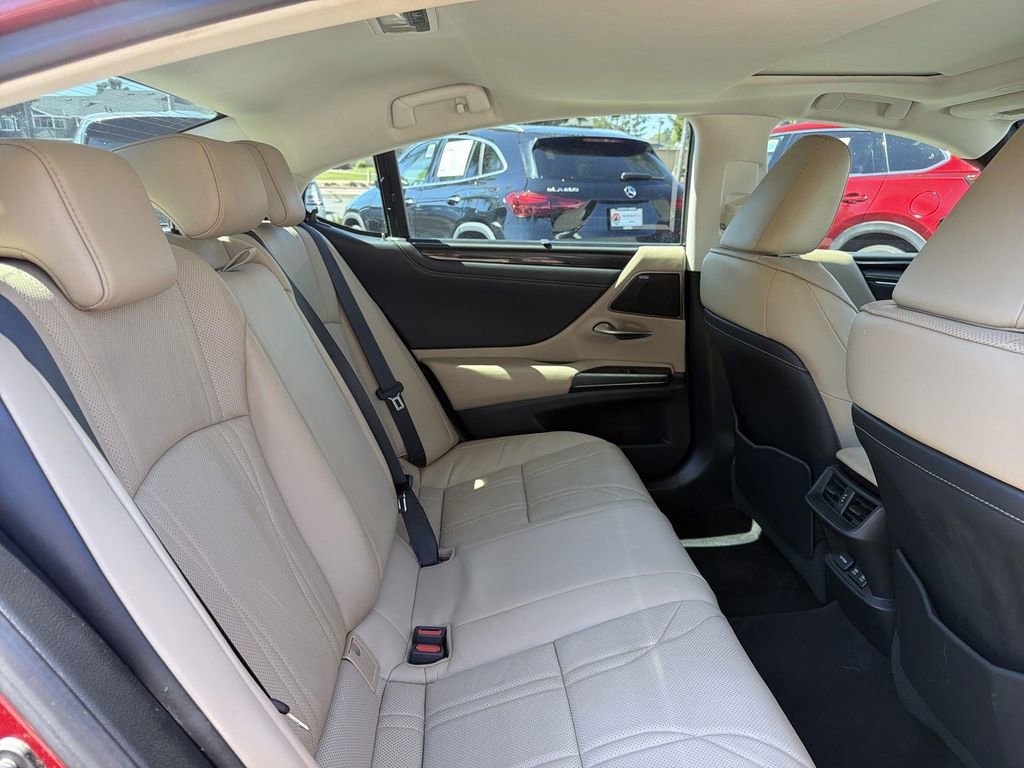 Used 2021 Lexus ES 300h Ultra Luxury w/ Accessory Package 2 image 29