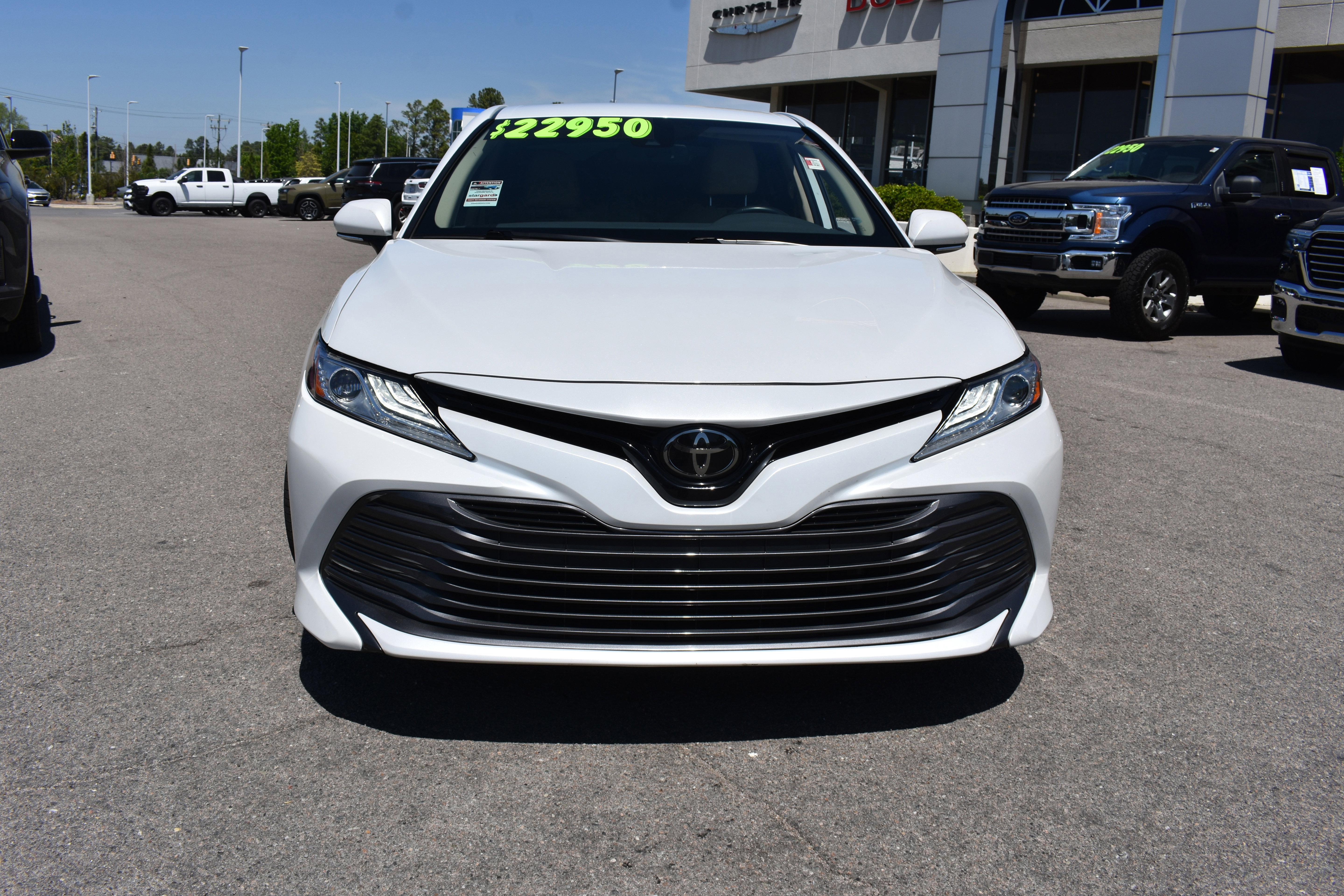 Used 2019 Toyota Camry XLE FWD image 4