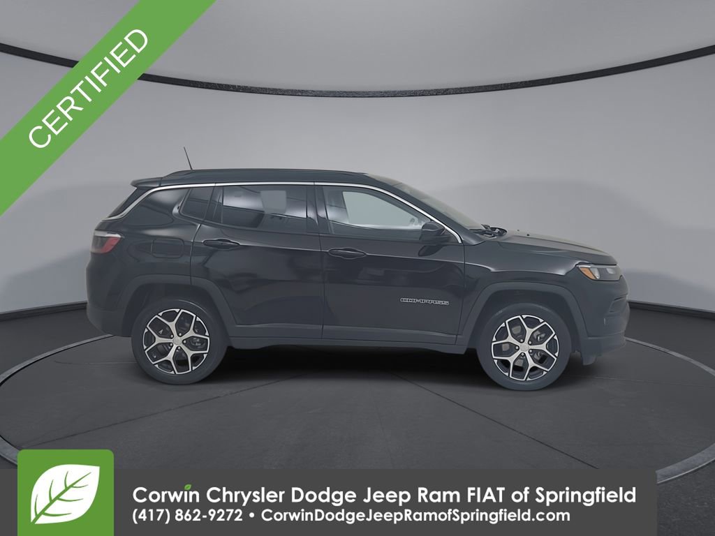Used 2024 Jeep Compass Latitude image 17