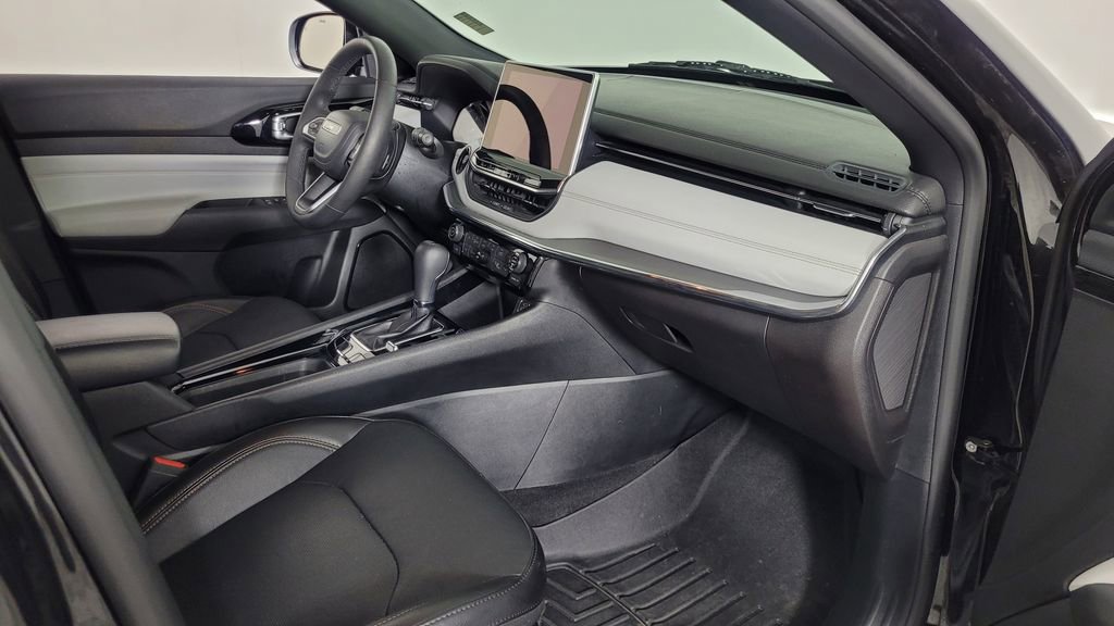 Used 2023 Jeep Compass Limited image 36