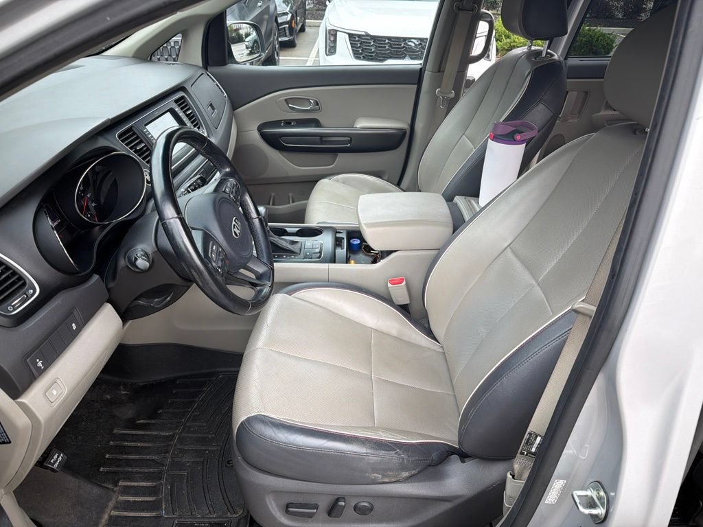 Used 2017 Kia Sedona LX w/ LX Essentials Premium Package FWD image 3