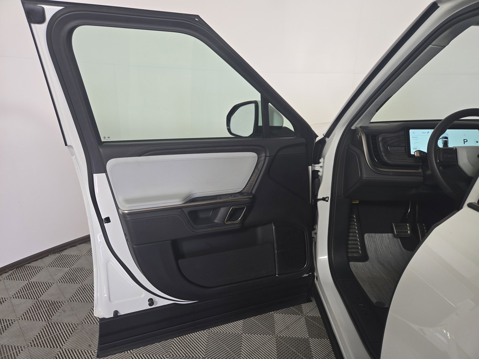 Used 2023 Rivian R1T Adventure image 16